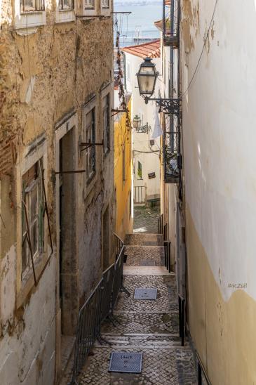 in den Gassen des Viertels Alfama 